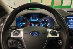 Ford Kuga 2.0 TDCI 110 kW Titanium 4×4 2016 palubní deska