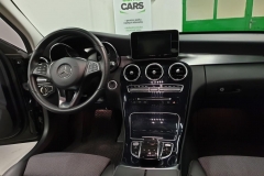 Mercedes-Benz C 220 CDi 125 kW Aut palubní deska