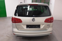 Volkswagen-Sharan-2.0-TDI-Comfortline-2014-stříbrný-zadek