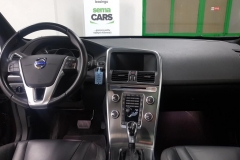 Volvo XC60 D4 Momentum AWD Aut 2014 palubní deska